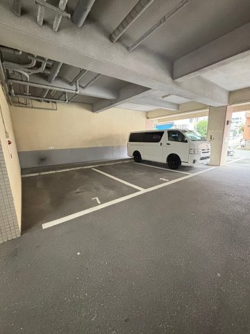 ウイング21高宮の駐車場