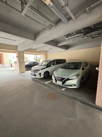 ウイング21高宮の駐車場