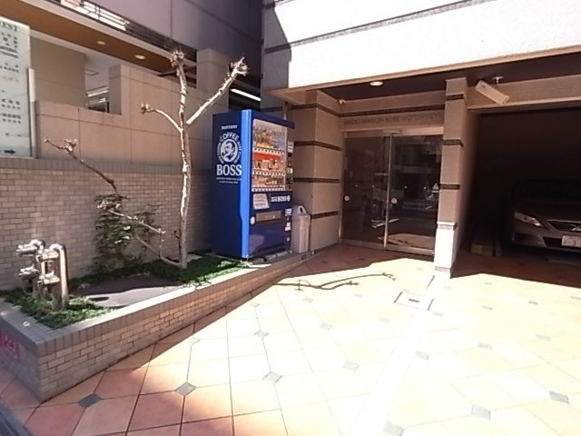 ダイドーメゾン神戸元町のエントランス
