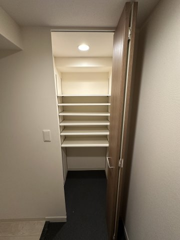 プレサンス堺筋本町駅前の居間・リビング