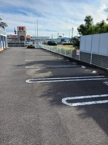 グレースガーデン　Ｂの駐車場|駐車場に車を止められます