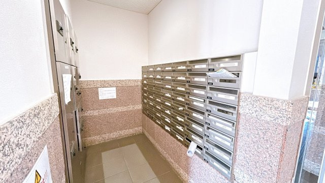 いわき市平城東三丁目 セレーノ城東グランマークス903 抜群の眺望！随時内覧可能です　不動産プラスのその他共用部分|エントランス隣の集合ポストです。