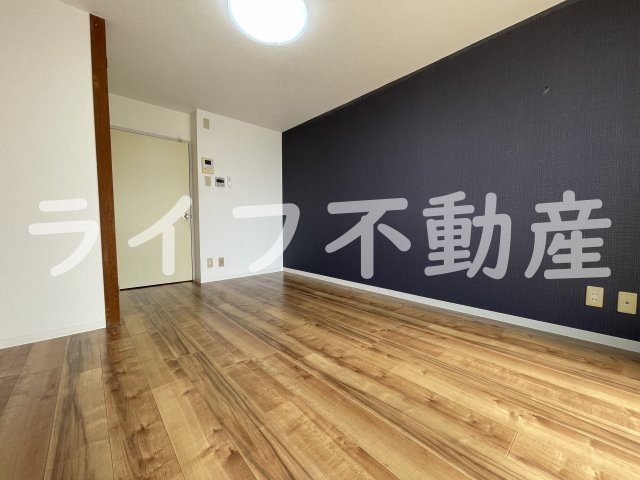 ベルハイム長瀬駅前の内装|明るい色調の室内です