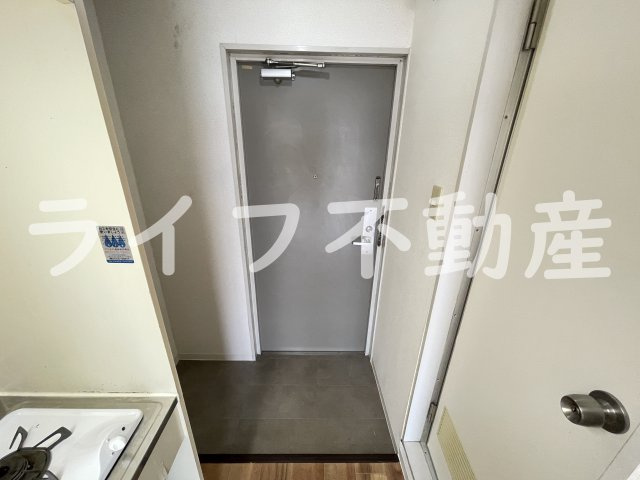 ベルハイム長瀬駅前の玄関|明るい玄関です