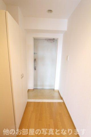 名藤ビルの玄関|こちらのリビングで趣味の時間をお楽しみください