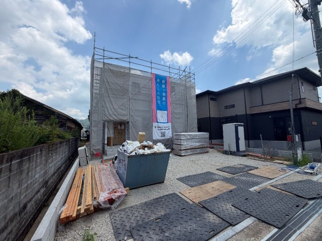 西脇市西脇　第12期　新築一戸建ての外観|周辺は落ち着いた街並みの住宅地！子育てがしやすい住環境です！まだ未完成ですが、現地でしかわからない事もございます。是非一度ご覧ください。