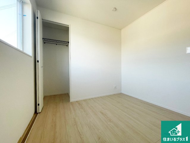 西脇市西脇　第12期　新築一戸建ての洋室|シンプルな洋室は、自分好みのインテリアが楽しめます♪ご家族とインテリアや家具を選びに行くのは新築購入時の醍醐味の一つです。ぜひお楽しみください♪