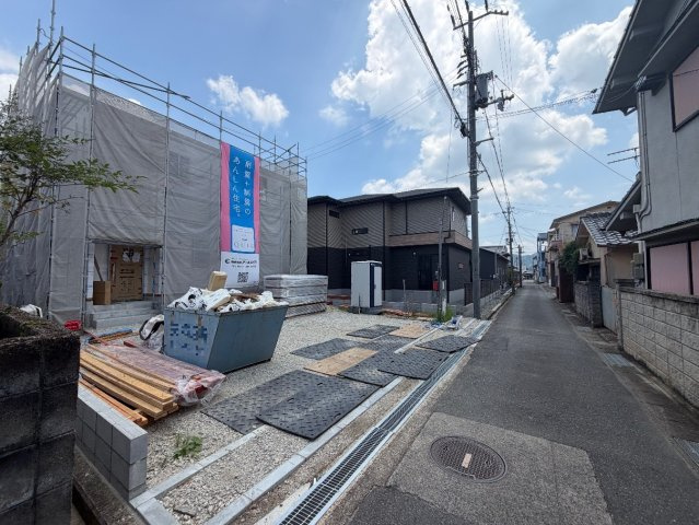 西脇市西脇　第12期　新築一戸建ての前面道路含む現地写真|周辺は落ち着いた街並みの住宅地！子育てがしやすい住環境です！まだ未完成ですが、現地でしかわからない事もございます。是非一度ご覧ください。