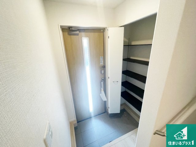 西脇市西脇　第12期　新築一戸建ての玄関|シューズボックスにはたくさんの靴が収納できるので玄関周りはいつもスッキリ！ご家族が増えても安心！