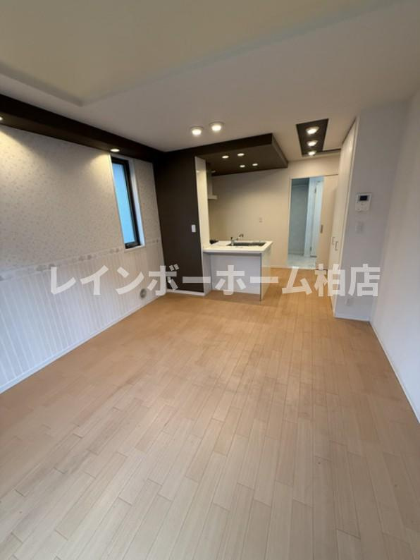 仲介手数料（賃料の1.10ヵ月）の50％OFF対象物件！の居間・リビング|おしゃれな居間です