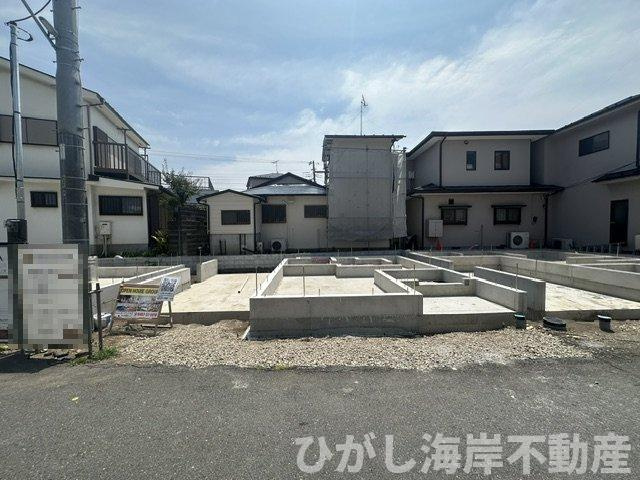 茅ヶ崎市中海岸　新築戸建　全３棟の外観|8月1日撮影　建築中　現地外観