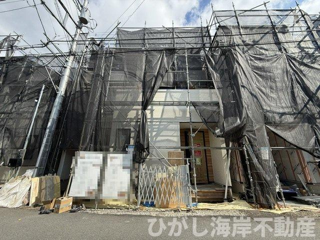 茅ヶ崎市中海岸　新築戸建　全３棟の外観|8月1日撮影　建築中　現地外観