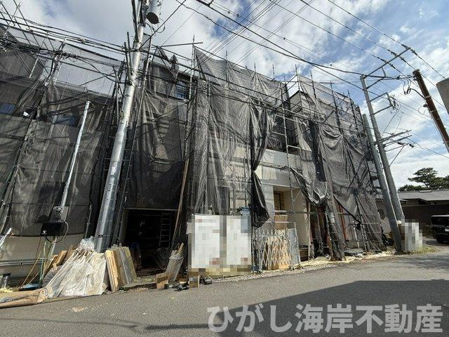 茅ヶ崎市中海岸　新築戸建　全３棟の駐車場|8月1日撮影　建築中　駐車スペース