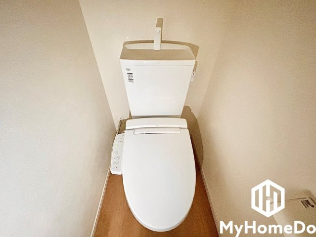西区新福寺町　2期のトイレ|明るく清潔感溢れるトイレです。