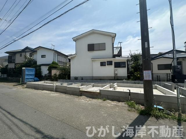 茅ヶ崎市中海岸　新築戸建　全３棟の外観|8月1日撮影　建築中　現地外観