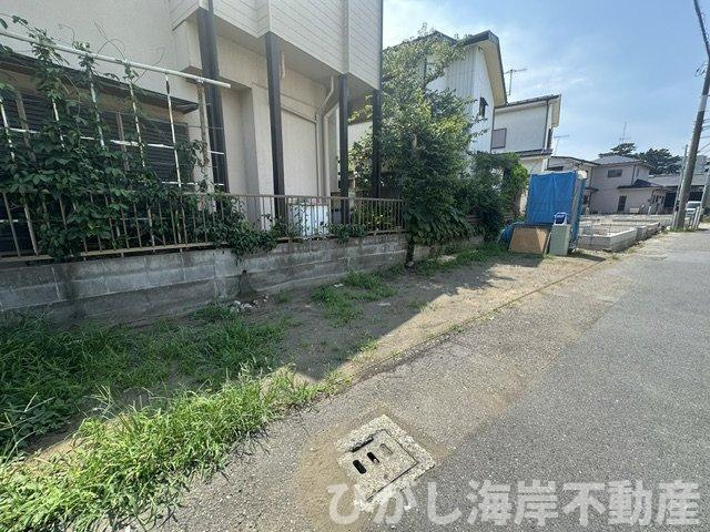 茅ヶ崎市中海岸　新築戸建　全３棟の駐車場|8月1日撮影　工事中　駐車スペース