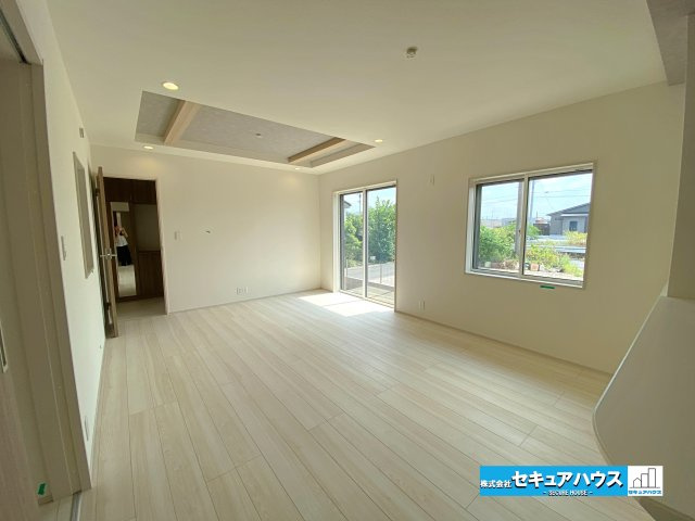 【本日ご案内可能】知多市寺本新町2丁目　全1棟の居間・リビング|【LDK】
◆日当たりが良く温かい広々リビングは家族の団らんスペースになります。