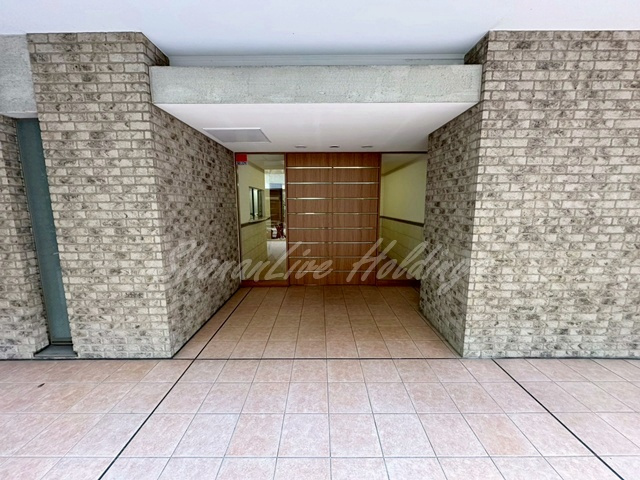 横浜市中区太田町３丁目の賃貸マンションのエントランス