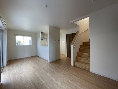【居間・リビング】 | 小川町１丁目戸建賃貸住宅