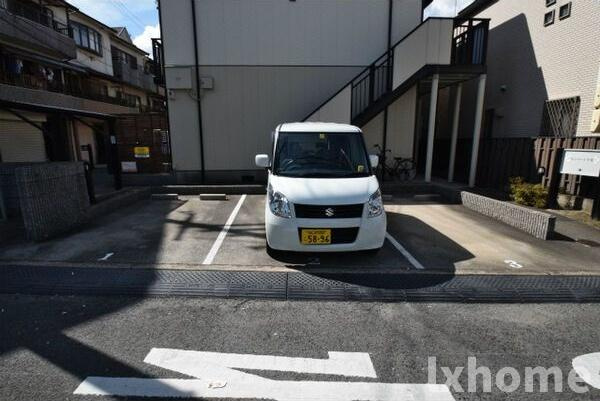 サンコート千里の駐車場