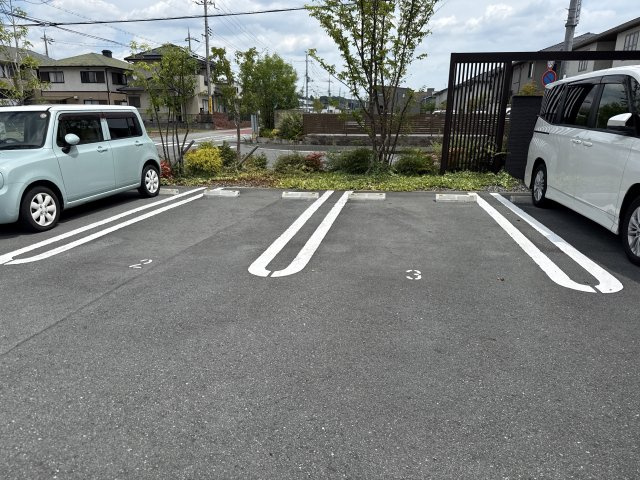 エクラージュの駐車場