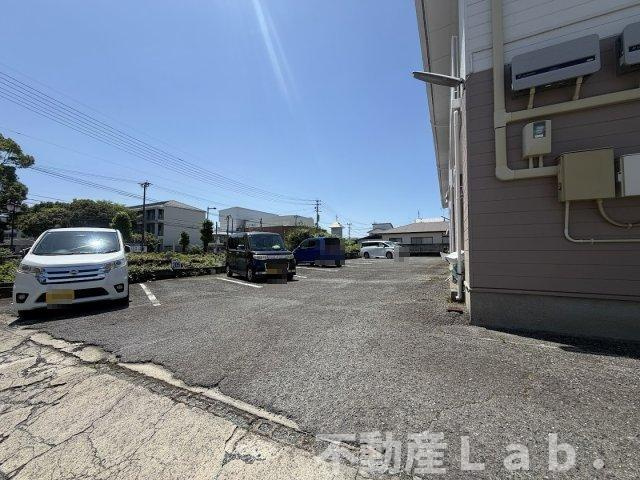 鶴城ハイツの駐車場