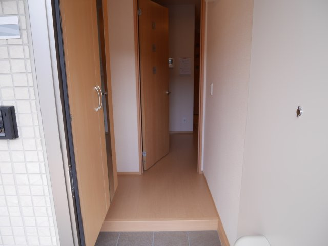 ロイヤルタウン篠山口Ａの玄関