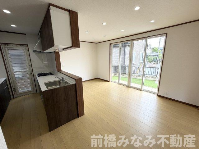 【中古】前橋市荒牧町　４LDKの居間・リビング|おしゃれな居間です