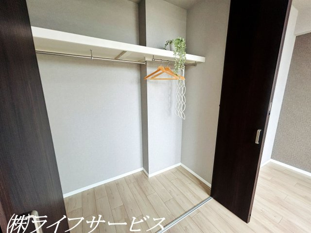 【収納】 | ルネペアズシティ | バルコニー側洋室６帖／南西向きのバルコニーに面した陽当り良好のお部屋です！クローゼット有！