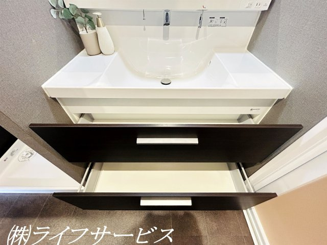 【洗面所】 | ルネペアズシティ | 三面鏡シャワー付洗面化粧台