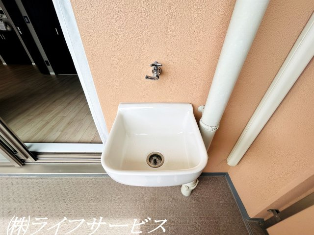 【バルコニー】 | ルネペアズシティ | バルコニー／掃除や水やりに便利なスロップシンクあり！
