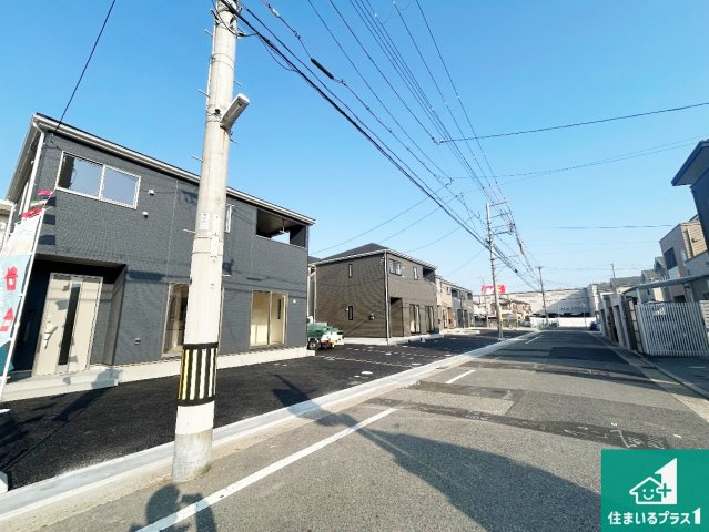 神戸市西区王塚台　第6期　新築一戸建ての前面道路含む現地写真|周辺は閑静な住宅街！前面道路広々で車の出し入れも便利です。駐車が苦手な方でも安心して車庫入れできます！