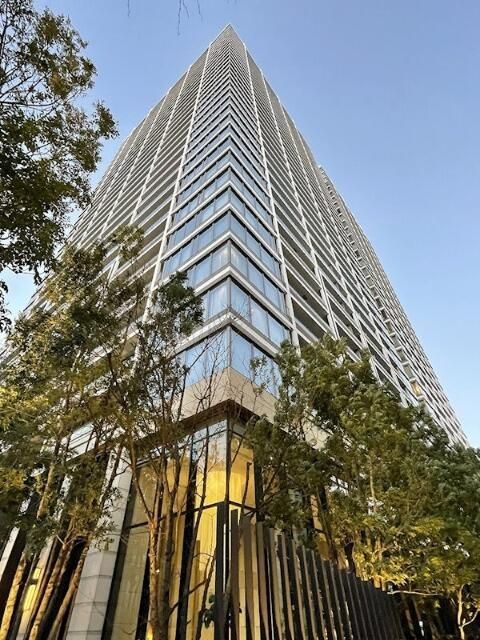 ＧＬＯＢＡＬ　ＦＲＯＮＴ　ＴＯＷＥＲ