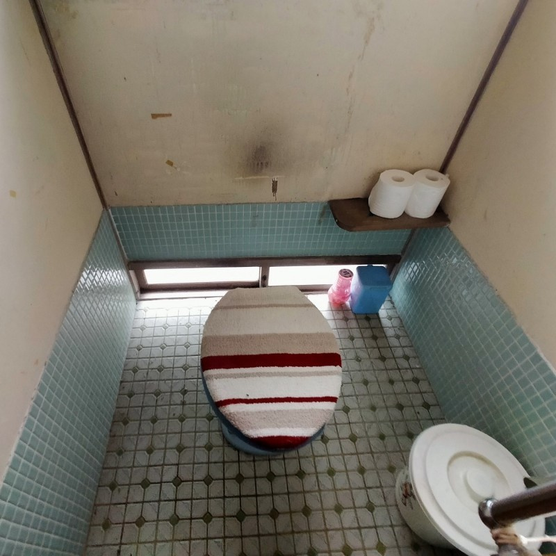 松山町一戸建のトイレ