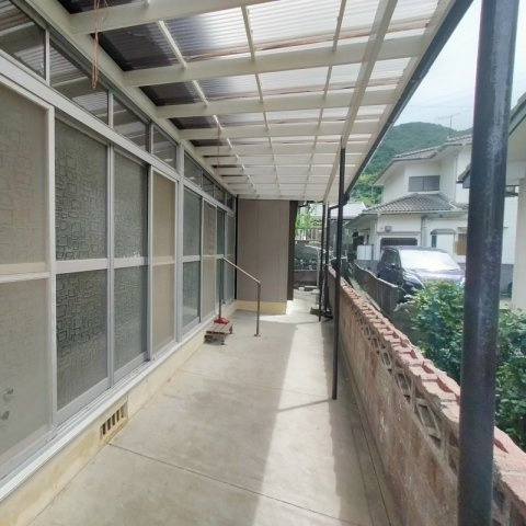 松山町一戸建のバルコニー