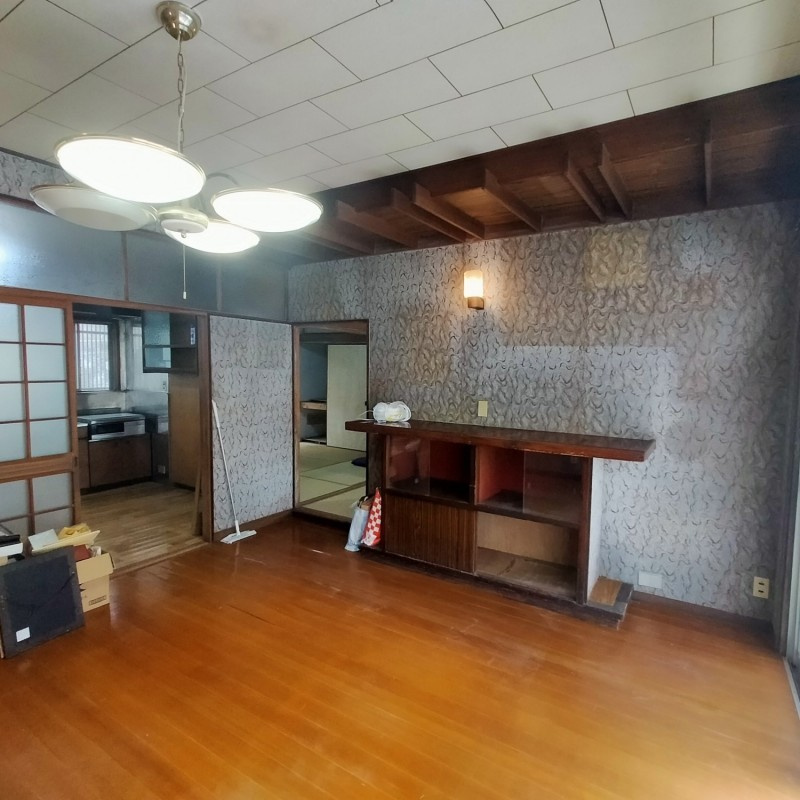 松山町一戸建の居間・リビング
