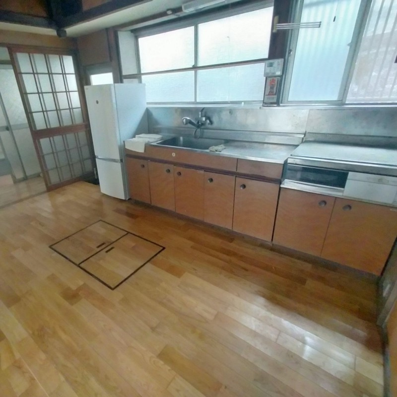 松山町一戸建のキッチン