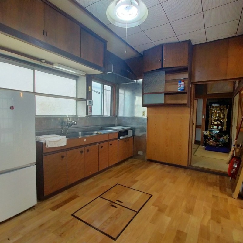 松山町一戸建のキッチン