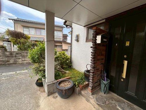 別府市上人本町の玄関