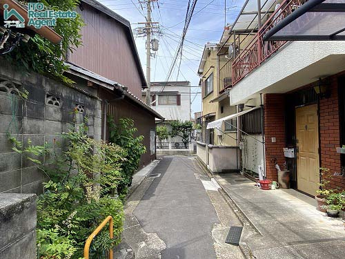 岡崎西福ノ川町 「京町家」連棟3戸1の前面道路含む現地写真