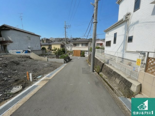 八幡市橋本平野山　第1期　新築一戸建ての前面道路含む現地写真|周辺は落ち着いた街並みの住宅地！子育てがしやすい住環境です！まだ未完成ですが、現地でしかわからない事もございます。是非一度ご覧ください。