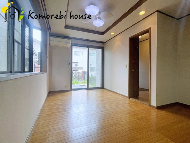 白岡市西10丁目　中古一戸建ての居間・リビング|26.6.11　撮影済み