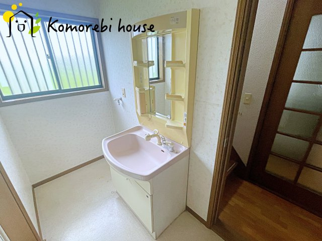 白岡市西10丁目　中古一戸建ての独立洗面台|26.6.11　撮影済み