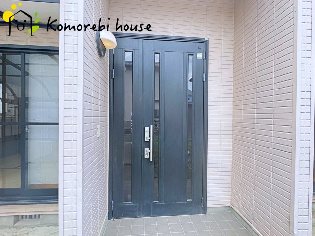 白岡市西10丁目　中古一戸建ての玄関|26.6.11　撮影済み