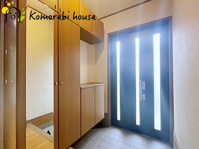 白岡市西10丁目　中古一戸建ての玄関|26.6.11　撮影済み