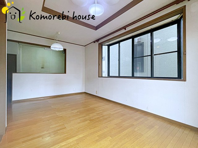 白岡市西10丁目　中古一戸建ての居間・リビング|26.6.11　撮影済み