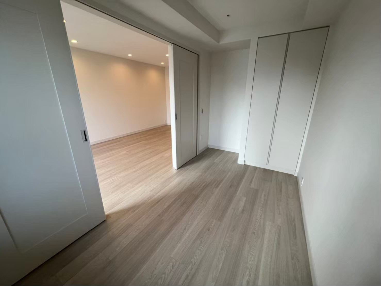 グランドメゾン新梅田　ＴＨＥ　ＣＬＵＢ　ＲＥＳＩＤＥＮＣＥの居間・リビング