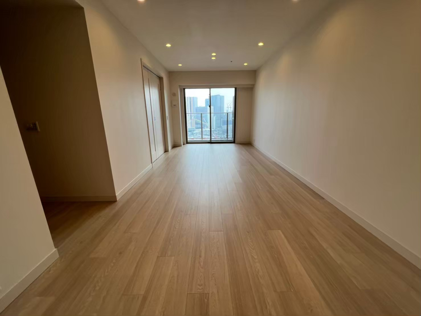 グランドメゾン新梅田　ＴＨＥ　ＣＬＵＢ　ＲＥＳＩＤＥＮＣＥの居間・リビング