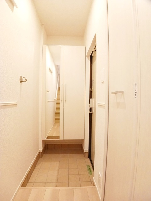 藤沢市石川１丁目のアパートの玄関