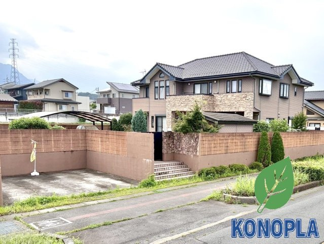 【中古戸建】北群馬郡吉岡町大字上野田の外観|■外観｜特徴のある個性的な住まいと美しい街並み、そして住みやすい環境を、ぜひ現地でご覧になりませんか。お気軽にお問合せください(^^)  